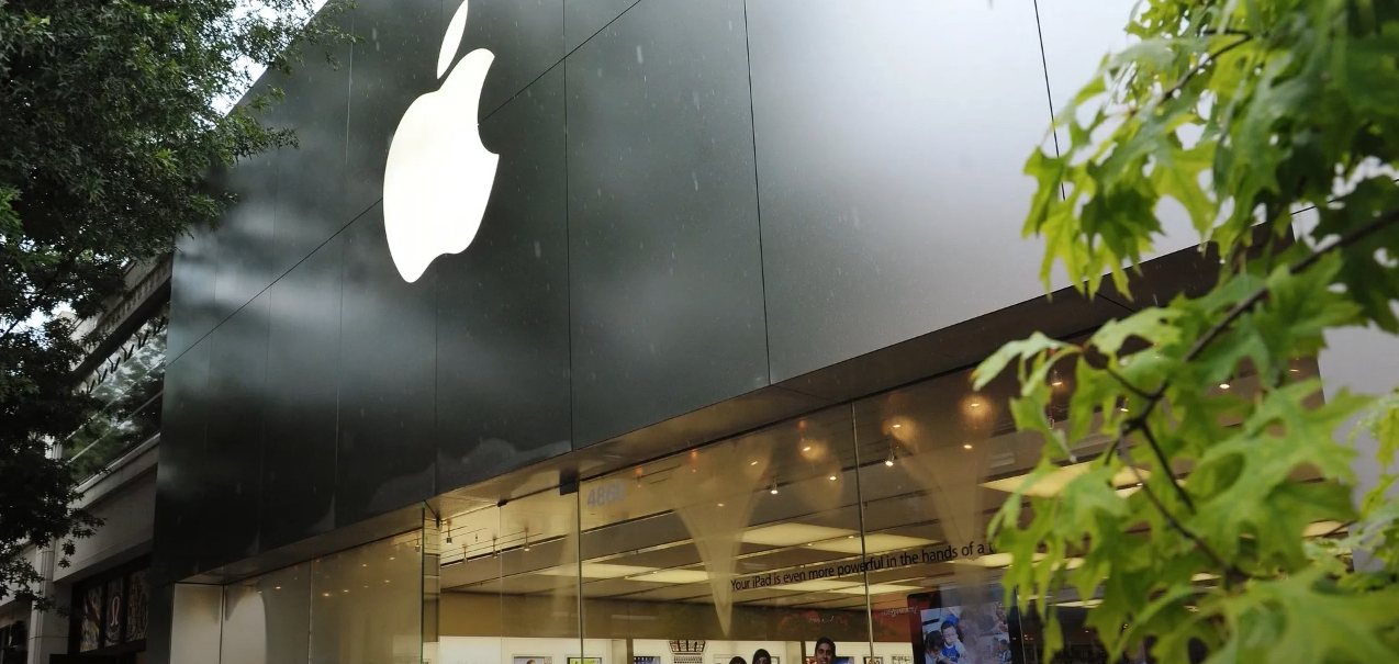 Apple has successfully negotiated its first union contract with store employees in Maryland.