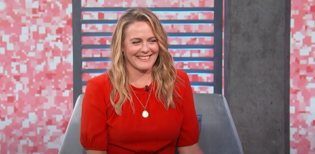 Alicia Silverstone: From ‘Clueless’ Icon to Wellness Advocate – Why She’s Still a Hollywood Favorite